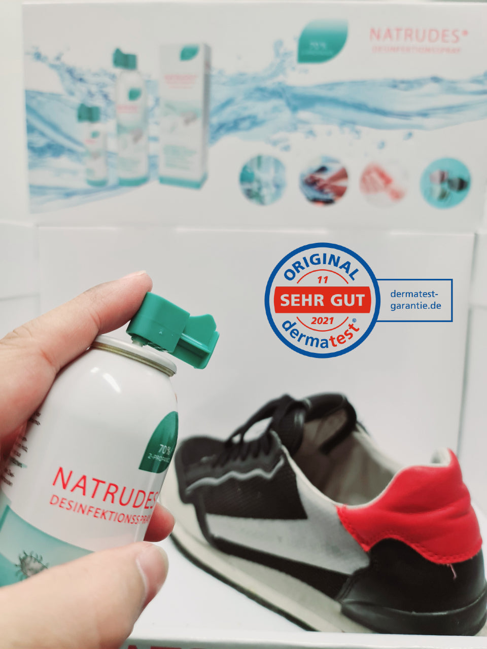 3x NATRUDES - Fuß & Schuh Desinfektionsmittel schützt vor Fusspilz, beugt Gerüchen vor - (600ml) Sprühflasche mit speziellem Sprühkopf