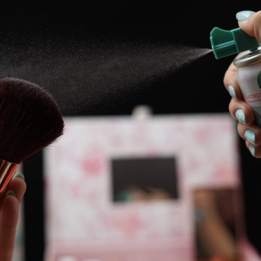 NATRUDES pinceau cosmétique et nettoyant antibactérien de beauté (50 ml) flacon pulvérisateur avec tête de pulvérisation spéciale